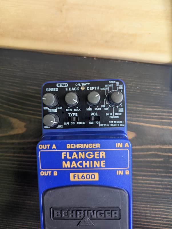 Behringer Fl600 Flanger Machine Guitar Effects Pedal image 1