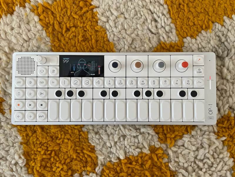 Teenage Engineering OP-1 Field Portable Synthesizer Workstation 2022 imagen 1