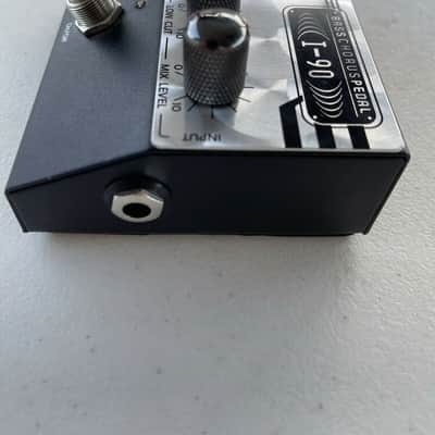 Eden Amplification World Tour I-90 Bass Chorus Guitar Effect Pedal + PSU image 4