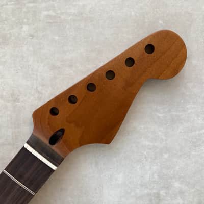 Roasted Maple / Rosewood Stratocaster neck - Nitro Satin - SS Frets - Bone nut image 3