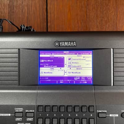 Yamaha PSR-S670 61-key Arranger Workstation w/ bag image 5