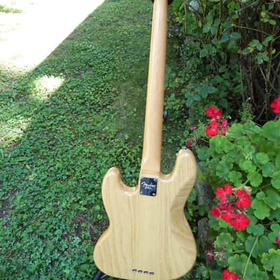 Fender Jazz Bass with hardshell fender case 2000 natural image 5