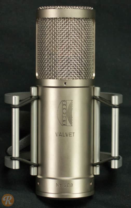 Brauner Valvet image 1