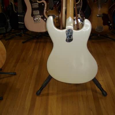 Mosrite Ventures 1967 - Pearl White image 4