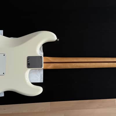 Fender Standard Stratocaster Lefthand Left-Handel LH Linkshänder Maple Fretboard 2006 - 2017 - Arctic White image 8