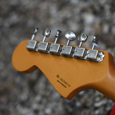 Fender Limited Edition Vintera II Road Worn 50s Jazzmaster- 3-Color Sunburst image 14