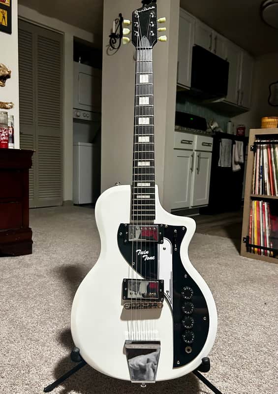 Airline Twin Tone 2010s - White image 1