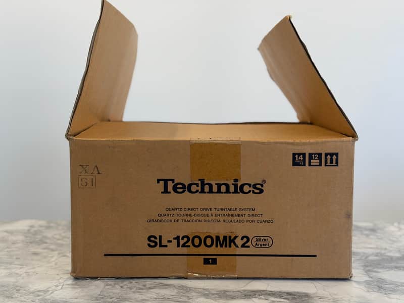 Technics SL-1200 MK2 2004 - Silver image 1