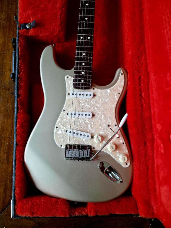 Fender Roadhouse American strat SSS w/ohsc 1997 - shoreline gold image 1