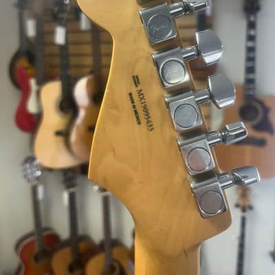 Fender Player Stratocaster HSS with Maple Fretboard  - Present - 3-Color Sunburst image 4