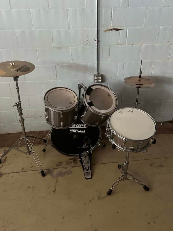 Pearl Drum Set 4 piece - metallic image 1