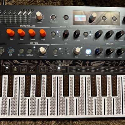 Arturia MicroFreak with Vocoder Mic Bundle image 1