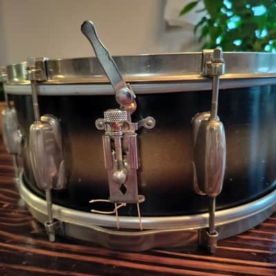 Slingerland No. 152 Student Model Radio King 5.5x14" 8-Lug Snare Drum with 3 pt Strainer mid 50's - Blue/Silver Duco Lacquer image 2