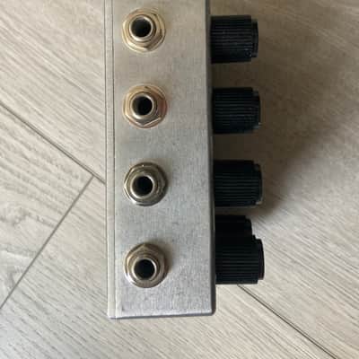 Rucci Passive 4 Channel Mono Mixer – Compact and Functional Signal Summing image 2