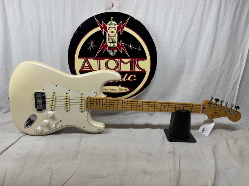 Fender Player Plus Stratocaster Guitar 2022 - Olympic Pearl / Maple neck image 1