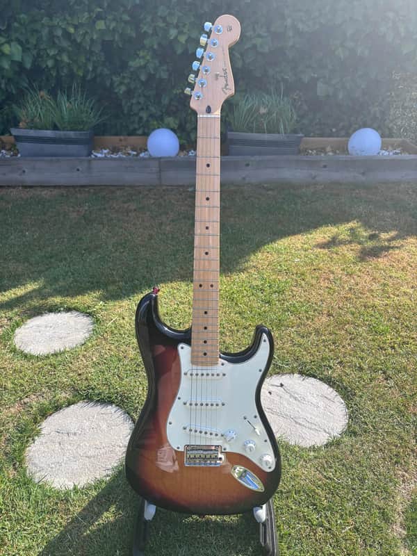 Fender Player Stratocaster – 2021 (MX21066685) – 3-Tone Sunburst – Excellent Condition image 1
