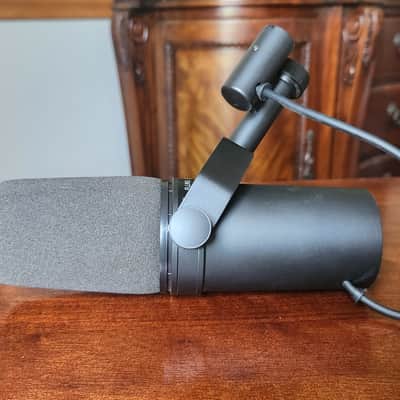 Shure SM7B Cardioid Dynamic Microphone 2001 - Present - Black image 2