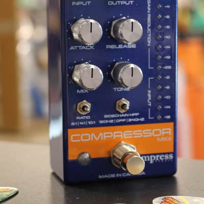 Empress Effects Compressor MKII Guitar Effects Pedal Blue image 2