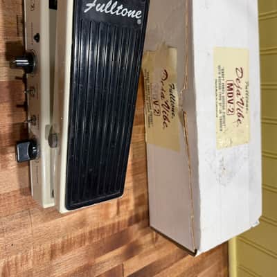 Fulltone Mini Deja Vibe MDV-2 White image 10