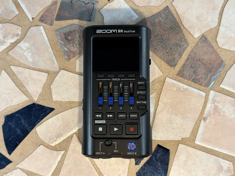 Zoom R4 Multitrack SD Recorder / USB Audio Interface image 1