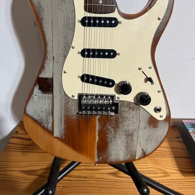 Reclaimed Doug fir door Barncaster Strat image 6