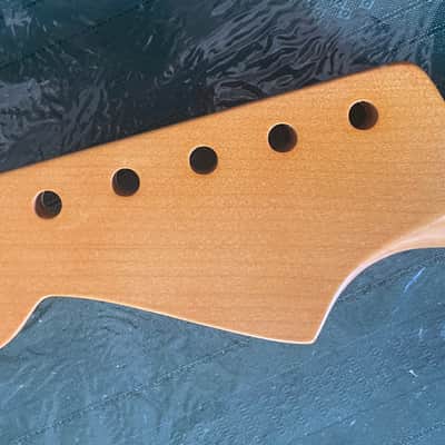 Musikraft stratocaster replacement neck - 1/4 sawn nitro lacquer image 8