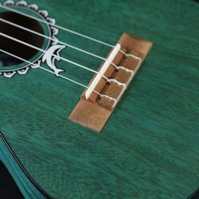 Puka Model PK-DPS Dolphin Rosette Deep Blue Satin Finish Soprano Size Ukulele imagen 5