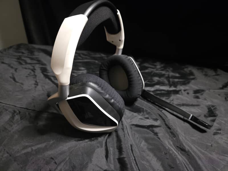 Corsair VOID RGB Elite Wireless Gaming Headset - White image 1