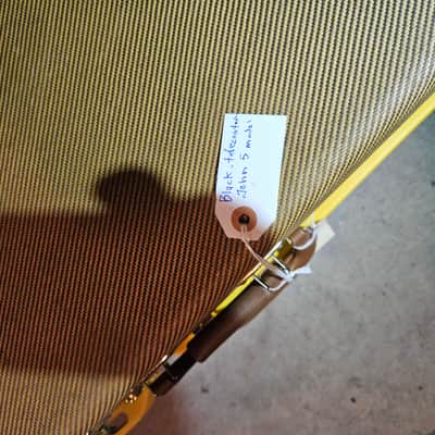 Fender modern player strat Mahogany body, tweed hardshell case image 8