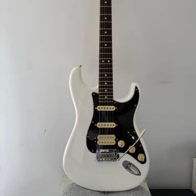 Fender Player II Stratocaster HSS 2024 - Present - Polar White image 1
