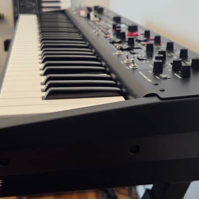 Yamaha YC61 61-Key Stage Keyboard 2018 - Present - Black image 3