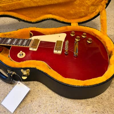 FANCY 💃! 2026 Gibson Custom Shop '76 Les Paul Deluxe Reissue Rocket Red Sparkle Top VOS Limited Edition LE 1976 Standard Norlin Era Mini Humbuckers Maple Neck Sandwich Body Construction ABR-1 Bridge Chrome Hardware Cream Plastics Brown Walnut Body image 23