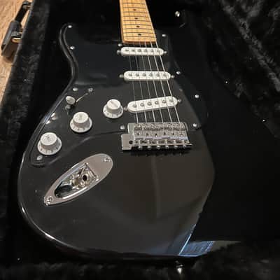 Fender Standard Stratocaster Left-Handed with Maple Fretboard 2006 - 2017 - Black image 7