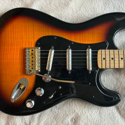 Fender Squire Stratocaster 2017 - Tri colored flame maple top image 2