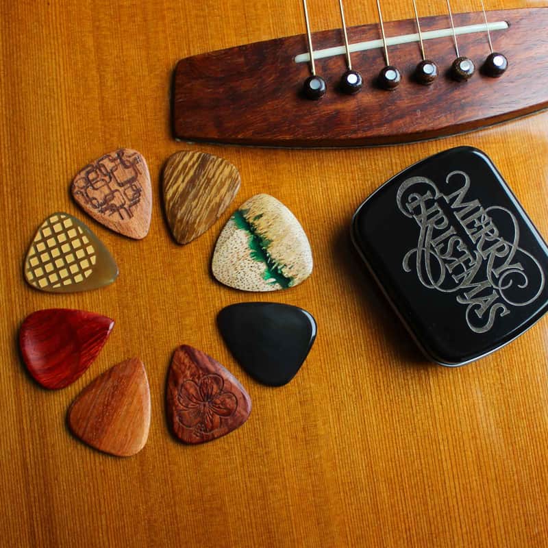 2023 Timber Tones Merry Christmas Tin of 8 Acoustic Guitar Pic…