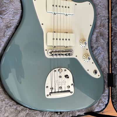 Fender American Professional Jazzmaster with Maple Fretboard 2017 - 2019 - Sonic Grey image 2