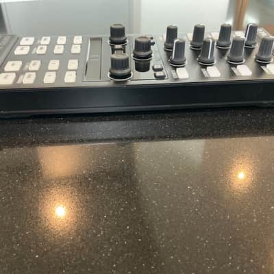 Native Instruments Traktor Kontrol X1 2010s - Black image 2