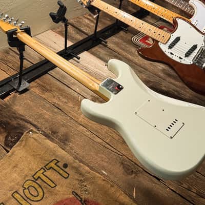Squier Wayne's World Stratocaster 1992 - Arctic White image 14