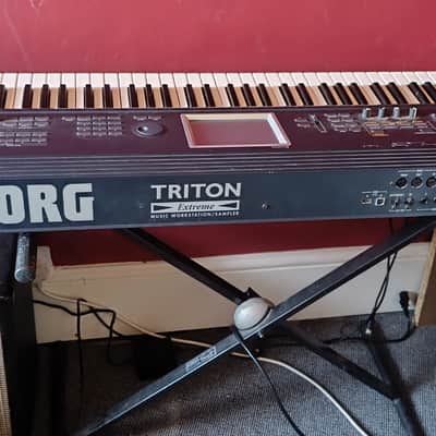 Korg Triton Extreme 76-Key 120-Voice Polyphonic Workstation 2005 - 2009 - Black