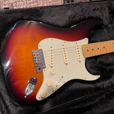 2015 Fender American Deluxe Stratocaster with Maple Fretboard - 3-Color Sunburst image 1