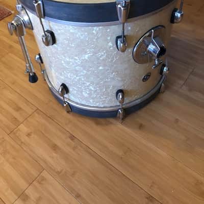 Gretsch Catalina Club 4 Piece Drum Shell Pack(CT1-J484)  - White Pearl image 3