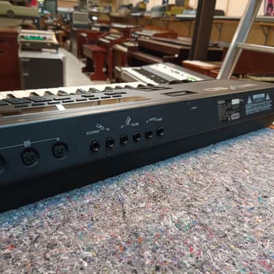Yamaha V50 FM Synthesizer 1989 - Black image 10