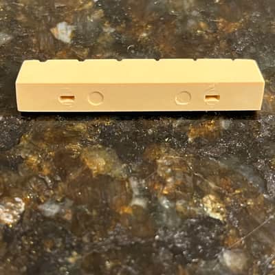 Graph Tech PQL-6060-AG Epiphone Slotted Nut 2010s - Aged White image 3