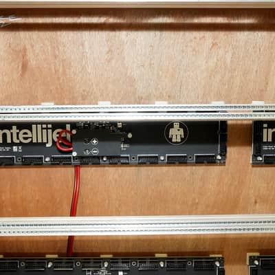 Goike 15 U Walnut Curved Cabiet 2019 - Walnut - Intellijel image 3