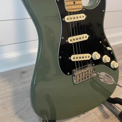 Fender Stratocaster 2015-2017 - Olive image 2