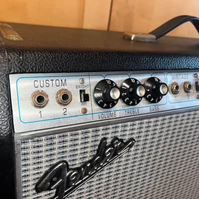Fender '68 Custom Vibrolux Reverb-Amp 2-Channel 35-Watt 2x10" Guitar Combo 2013 - 2018 - Black image 2