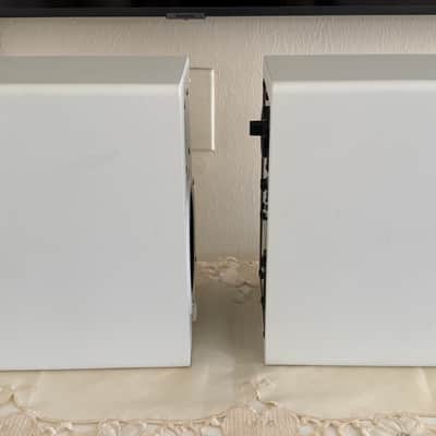 Yamaha HS5 5" Powered Studio Monitor (Pair) 2015 - Present - White image 4