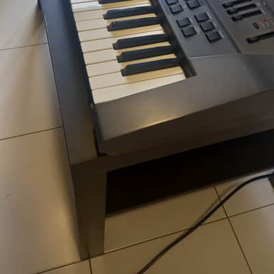 Roland JD-800 61-Key Programmable Synthesizer 1991 - 1995 - Carbon