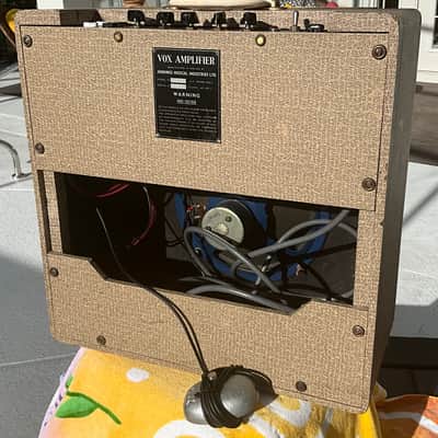 Vox AC-10 2-Channel 10-Watt 1x10" Guitar Combo 1961 - 1963 - Fawn image 3