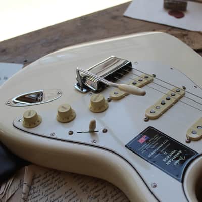 FENDER  "Limited Edition American Vintage II 1973 Stratocaster, Olympic White" HARDCASE, PAPERS, 3, 76 KG image 15